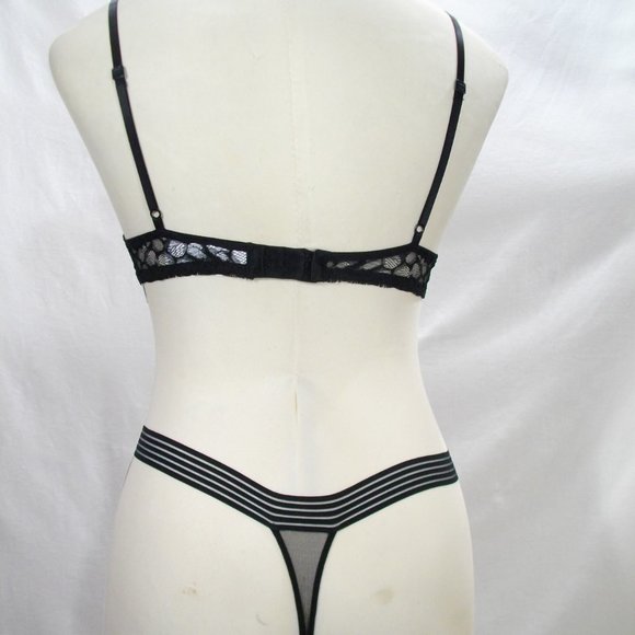 32D / Medium Calvin Klein Vixen Molded Lace Bra & Thong Set Black NWT - Picture 5 of 16